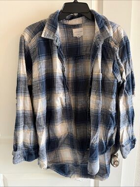 American Eagle Outfitters Blue and Cream Plaid Button-Down Shirt